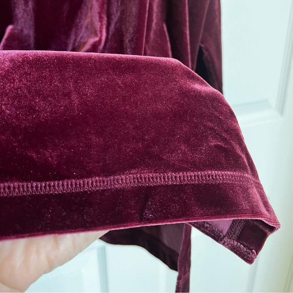 Velour, Denim & Company, Burgundy Tunic with Hood & Kangaroo pocket. - Picture 11 of 16